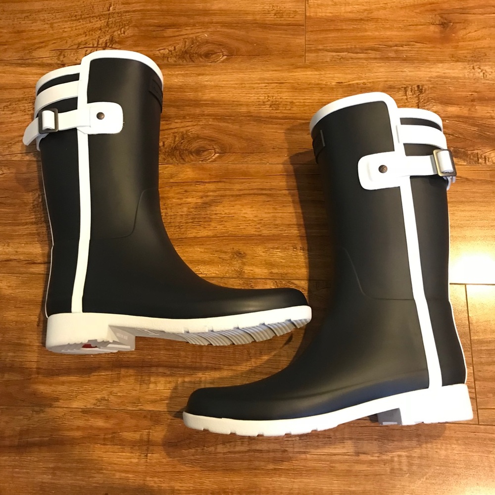 NWOT Slim Fit Short Contrast Hunter Rainboots - Picture 4 of 9